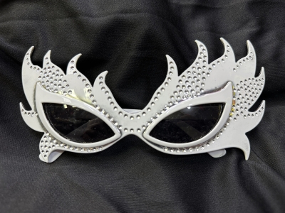 Taşlı Göz Kamaştıran Gecenin Yıldızı Beyaz Parti Alev Gözlük