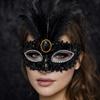Lüks Siyah Tüylü Taşlı Balo Maskesi