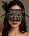 Siyah Renk Yandan Tüylü İnci İşlemeli Taşlı Dantelli Parti Maskesi 17x12 cm
